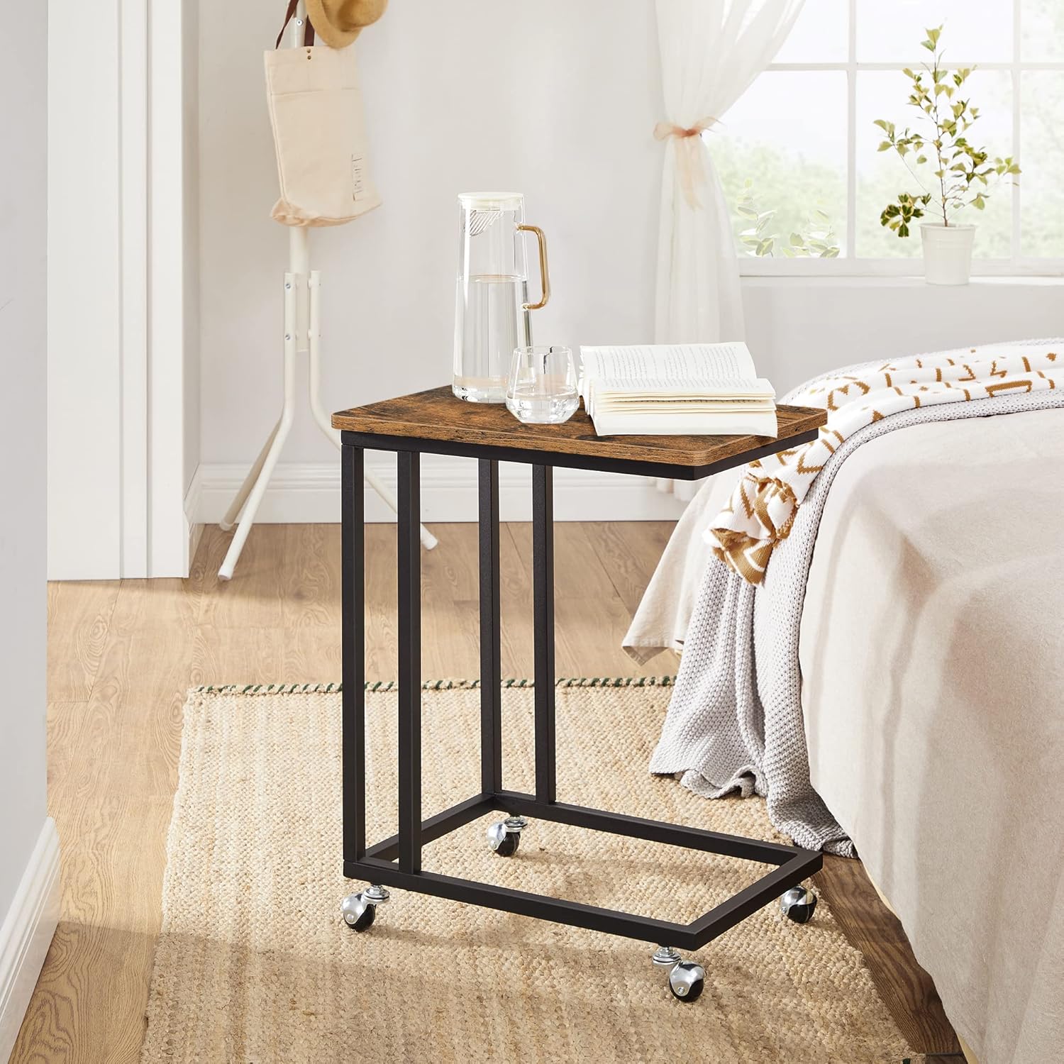 VASAGLE Beistelltisch, Sofatisch mit Rollen, C-Form, mobiler Kaffeetisch, 35 x 50 x 60 cm, Wohnzimmertisch mit Metallgestell, für Kaffee und Laptop, Industrie-Design, vintagebraun-schwarz LNT50X — Ansicht 4