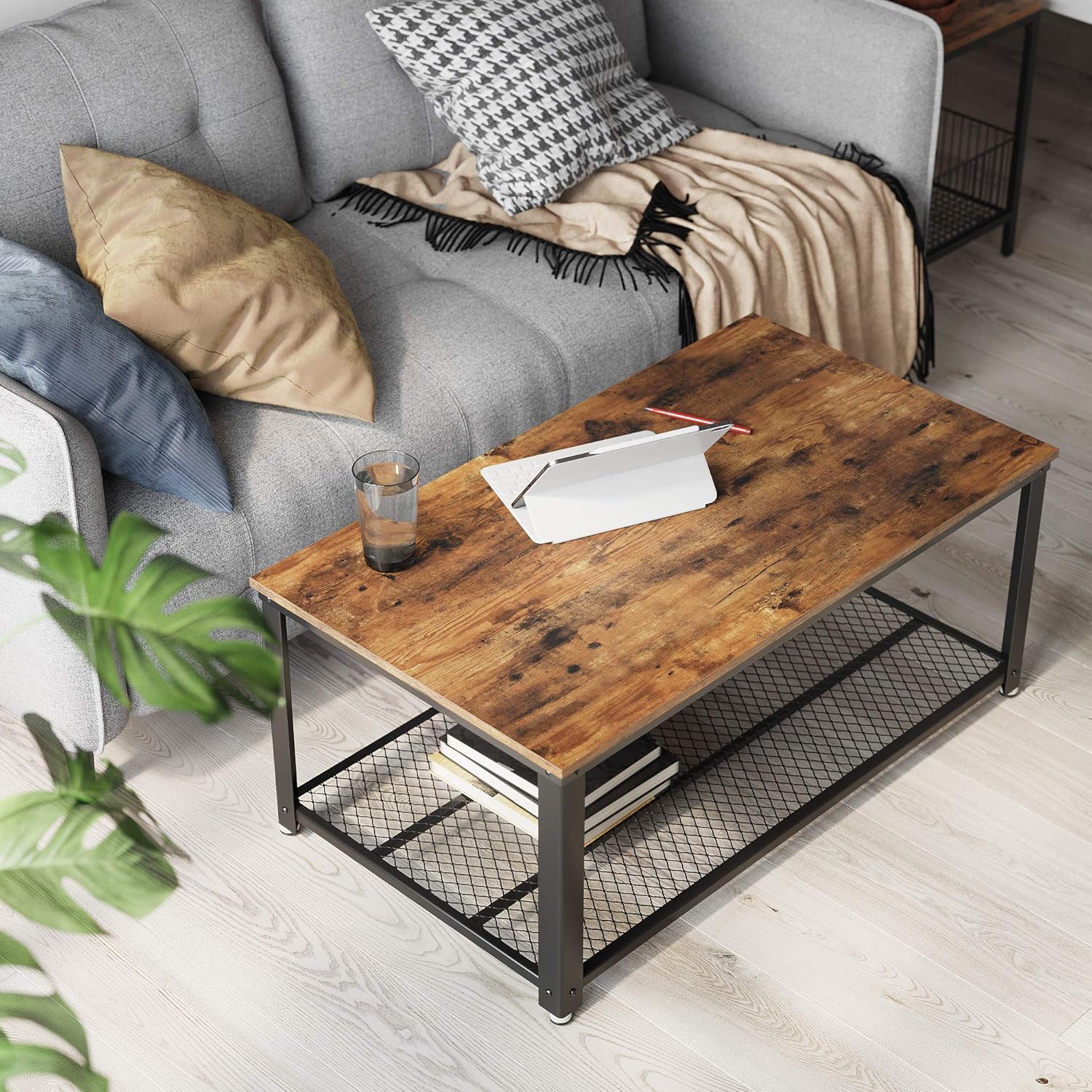 VASAGLE Couchtisch, Wohnzimmertisch mit 2 Ebenen, mit Gitterablage, Fernsehtisch, Metallgestell, verstellbare Füße, für Wohnzimmer, Industrial Style, vintagebraun-schwarz LCT61X — Ansicht 4