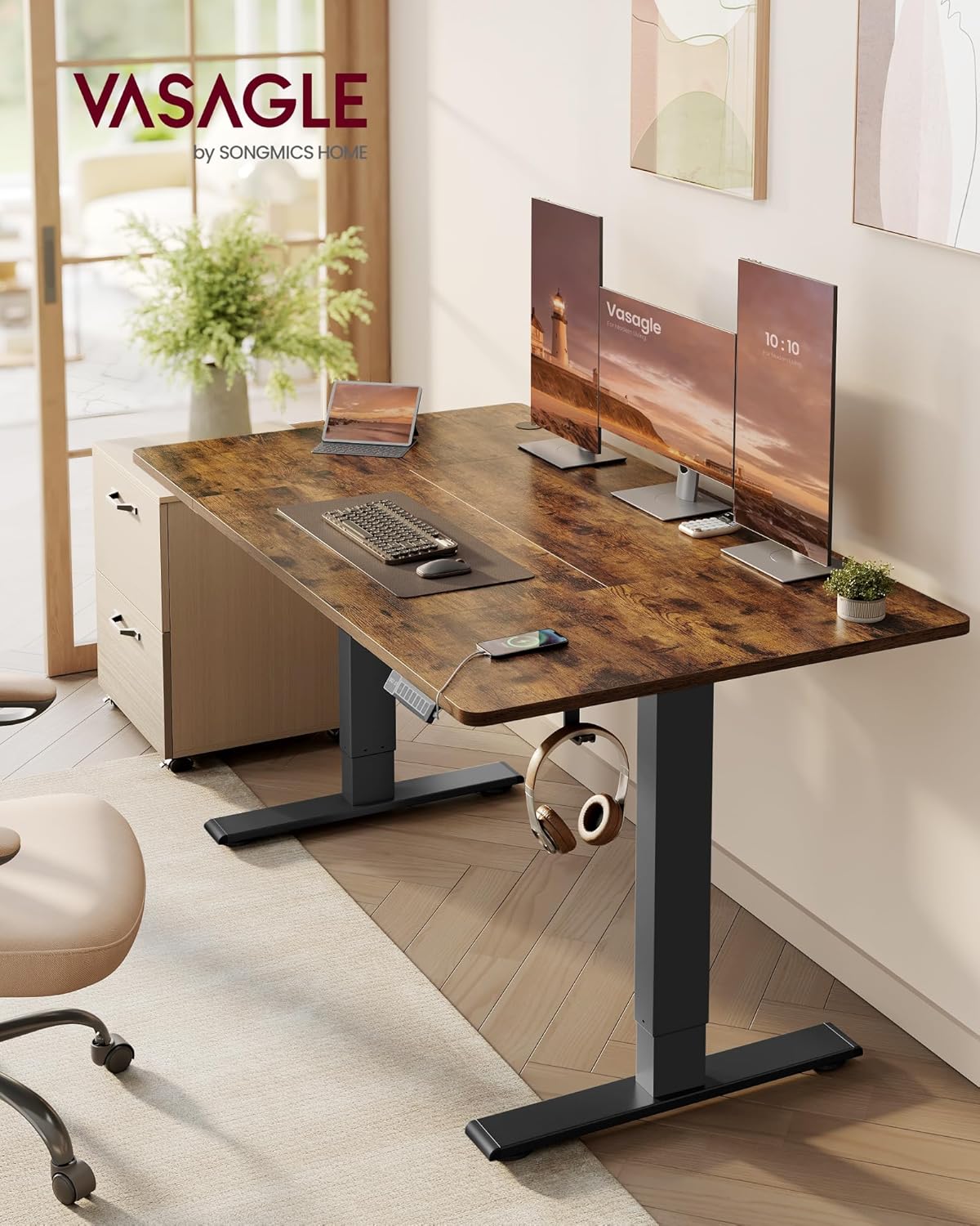 VASAGLE Höhenverstellbarer Schreibtisch, 140 x 80 cm, USB-C-Anschluss, Ablage für Steckdosenleiste, Stehtisch, Erinnerung bei langem Sitzen, 3 Speichertasten, für Büro, vintagebraun LSD144KD02 — Ansicht 2