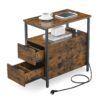 VASAGLE Beistelltisch mit Steckdose & 2 Schubladen – Vintage Braun/Schwarz