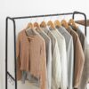 VASAGLE Kleiderständer Garderobe 45×120×160 cm mit Kleiderstange, Schuhablage & 6 abnehmbaren Haken