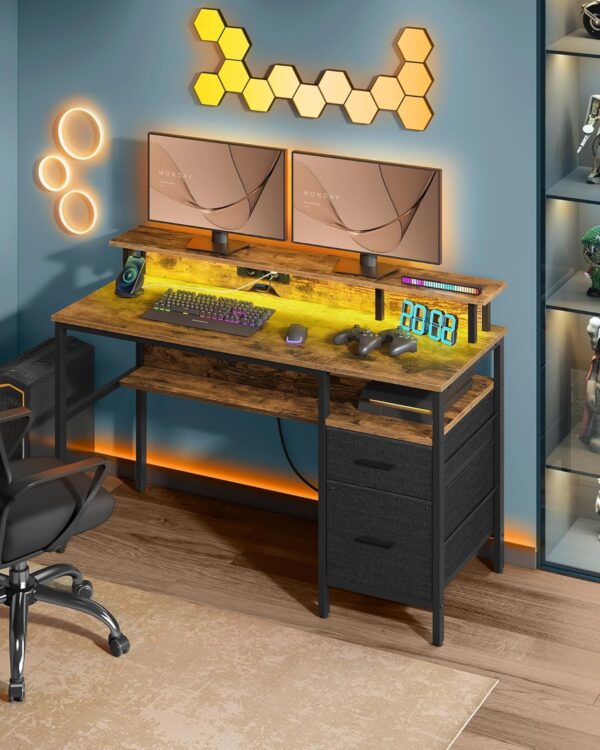 VASAGLE Schreibtisch mit Monitorständer, LED‑Beleuchtung, USB‑Ports & Steckdose